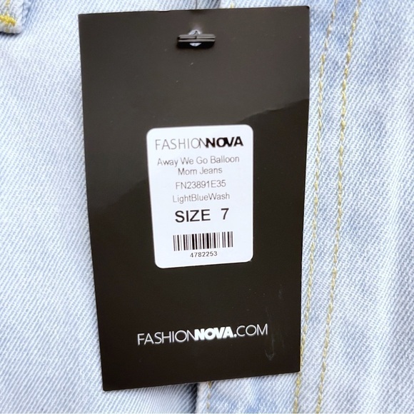 Fashion Nova Light Denim Wash Away We Go Balloon Mom Jeans Size 7/28 NWT - Picture 4 of 12